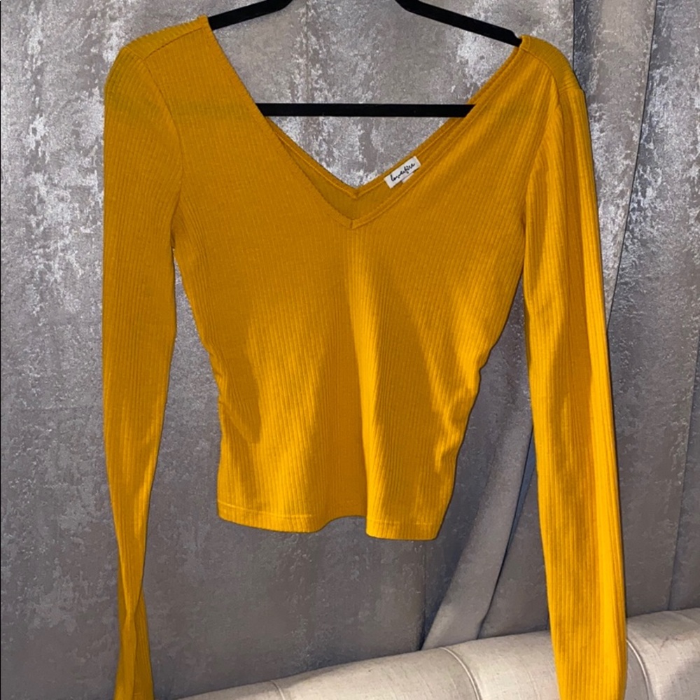 Yellow long sleeve thermo